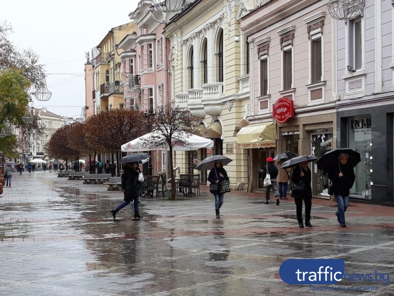 Опасно време! Жълт код за валежи и гръмотевици в Пловдив