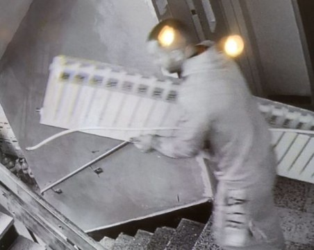 Апаш отмъкна радиатор от столичен вход