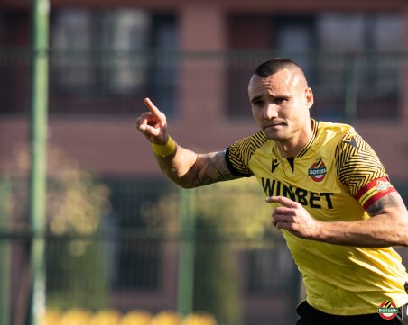 Ботев отдава почит на Виктор Генев преди мача с Арда