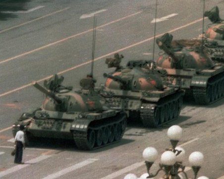 На този ден: Протестите на площада Тянанмън в Пекин са жестоко потушени