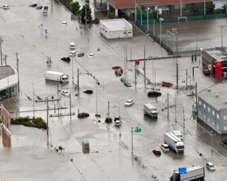 Призоваха стотици хиляди японци да се евакуират заради циклон