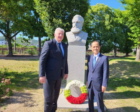 Зико и пловдивската делегация в Япония почетоха паметта на Ботев