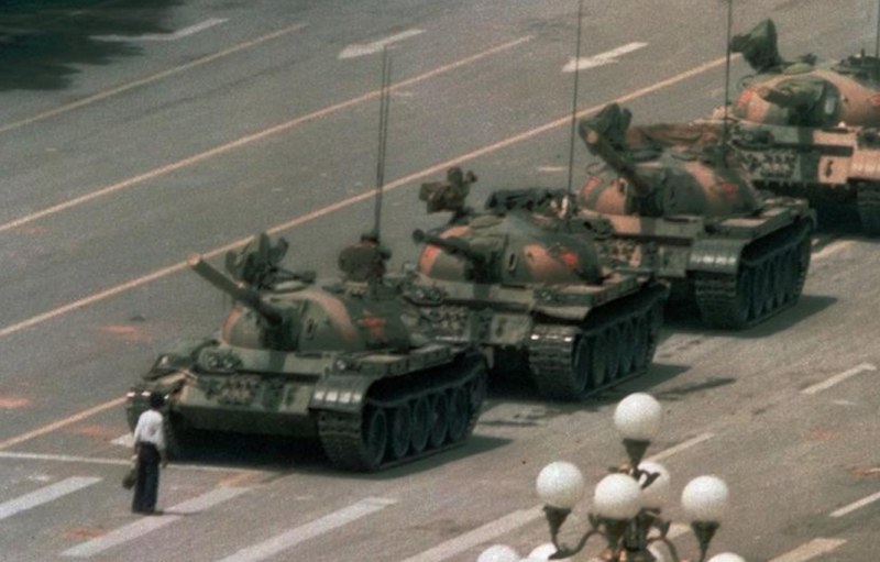 На този ден: Протестите на площада Тянанмън в Пекин са жестоко потушени