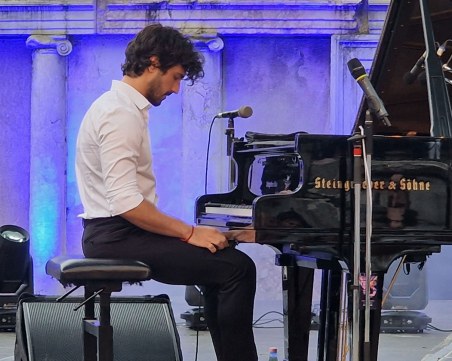 Магнетичният Евгени Генчев вдъхнови Пловдив с клавирен концерт