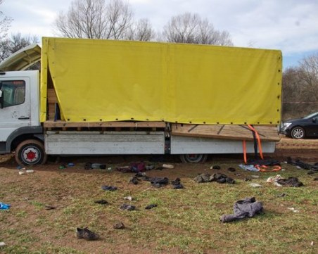 Собственикът на камиона ковчег на мигрантите от Локорско почина в ареста