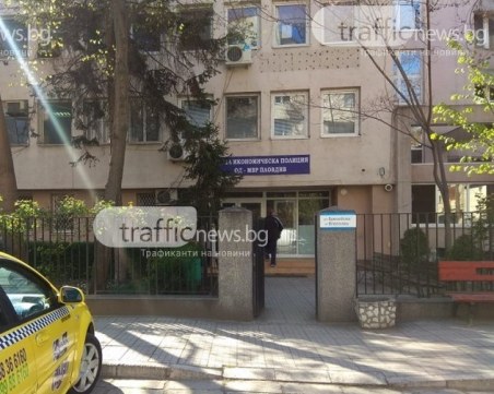 Пуснаха под гаранция от 5 бона полицая от Пловдив, откраднал 26 000 лева - веществени доказателства