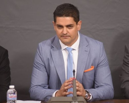 Радостин Василев се яви на разпит в НСлС