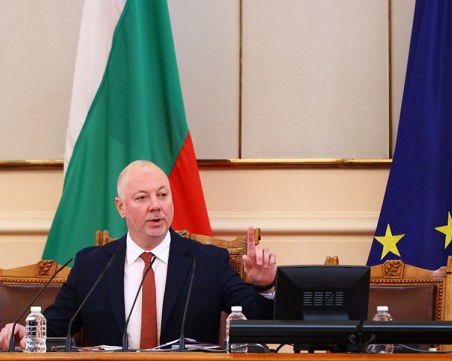Росен Желязков свиква утре извънредно заседание, депутатите гласуват кабинета