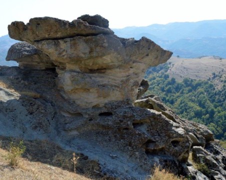 Турист падна от 100-метрова скала край Димитровград