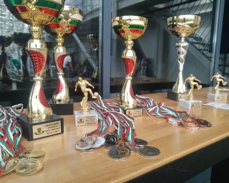 Зрелищен футболен турнир събра отборите на 8 училища в Източен