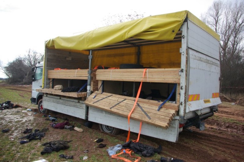 Собственикът на камиона с мигрантите от Локорско имал болки в гърдите, 4 часа преди да почине
