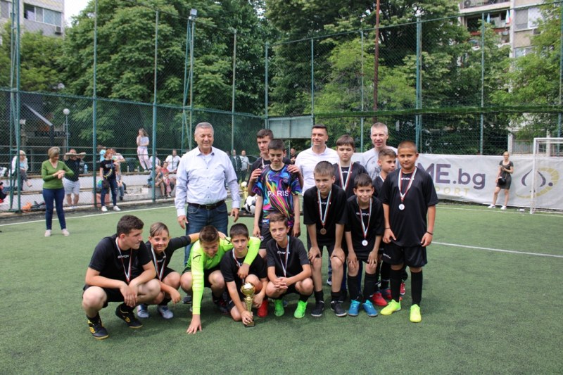 Тимът на СУ „Свети Седмочисленици” триумфира в турнира за купата на кмета на „Тракия”