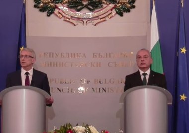 Новият премиер на България Николай Денков пое властта от неговият