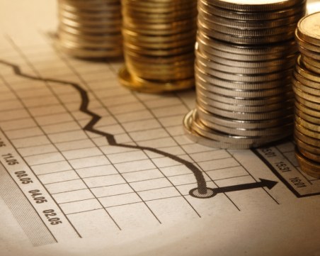 Анализатор: Чака ни икономически срив или обезценяване на парите ни