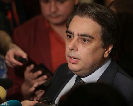 Асен Василев: Изтегляме бюджета на служебния кабинет, внасяме нов с 3% дефицит