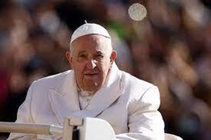 Папа Франциск e бил приет в болница, от Ватикана отказаха коментар