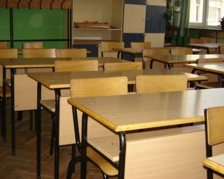 МОН: Има щети по училища, но учениците в Пловдив ще учат утре