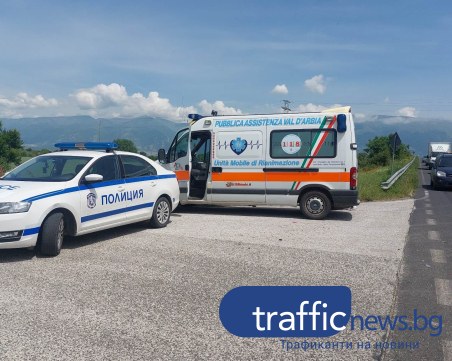 Недопустимо! Полицай изгони медици, спрели да помогнат при ПТП край Пловдив