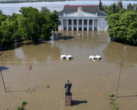 След взрива в Каховка: Опасност от екологична катастрофа в Украйна