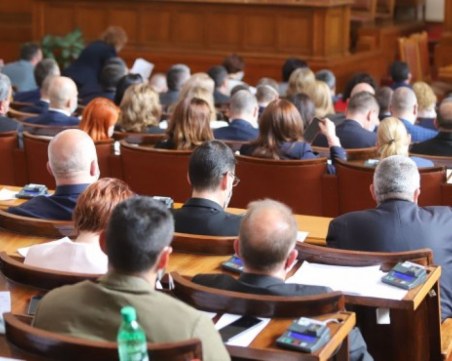 Депутатите приеха допълнително удължаване на бюджета