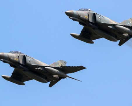 МО: Гръцки изтребители може да охраняват въздушното пространство на България