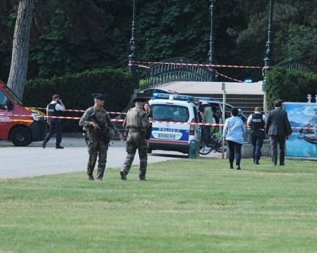 Нападение с нож във Франция, има ранени деца