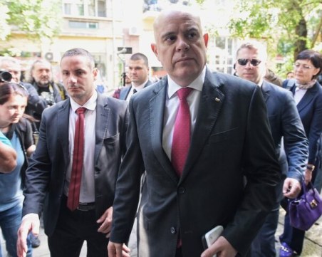 Оттеглиха първото предложение за освобождаването на Гешев