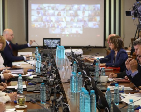 Повече от 12 часа ВСС обсъжда отстраняването на Гешев