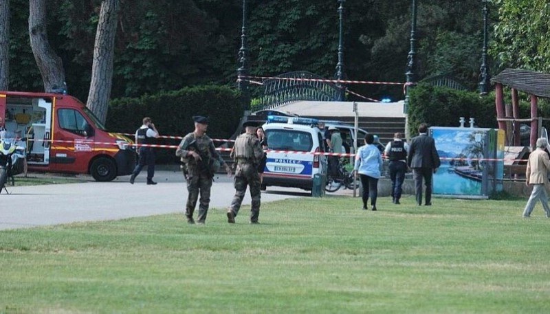 Масово нападение с нож над деца във Франция, съобщи BBC. При