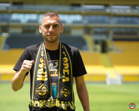 Лъчезар Балтанов остава за още една година в Ботев