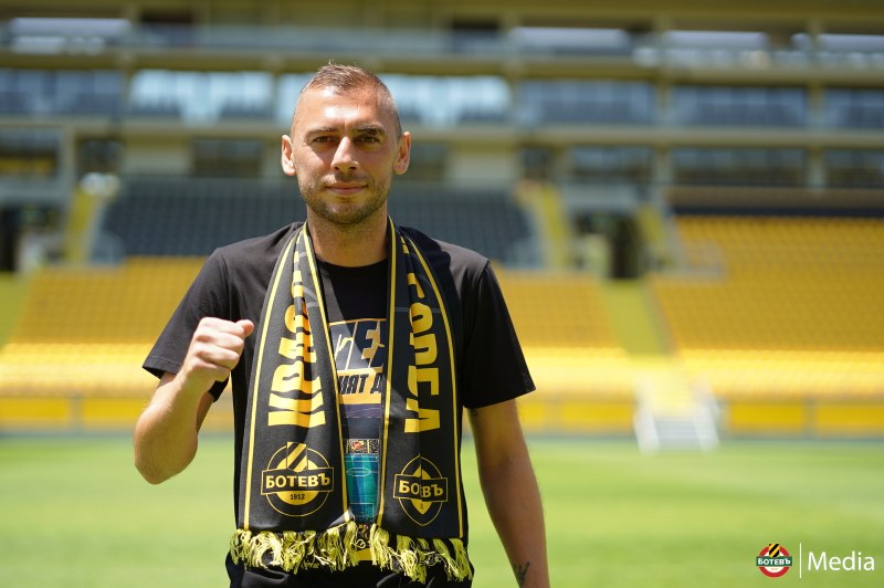 Лъчезар Балтанов остава за още една година в Ботев