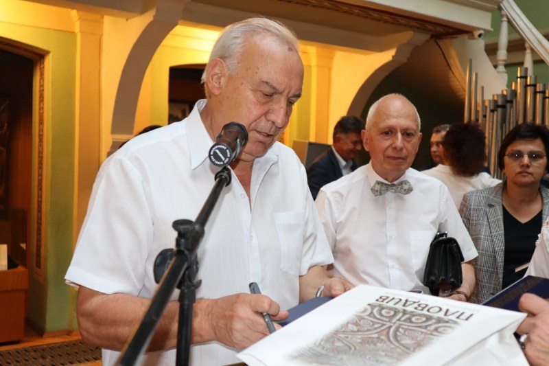 Премиерата на книгата на Димитър Райчев за почетните граждани препълни зала „Съединение