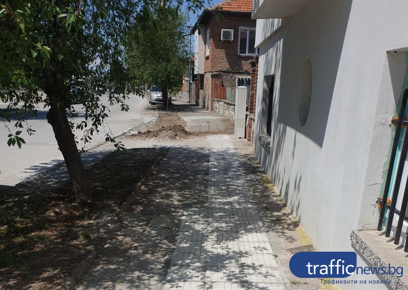 След повече от три месеца: Ремонтираха разбития тротоар в централната част на Крумово