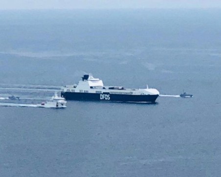 Италиански командоси освобождават кораб край Неапол, превзет от пирати