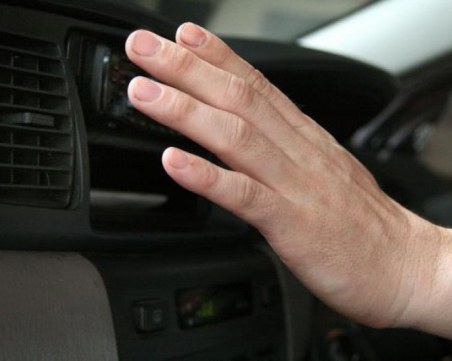 Защо не трябва да включвате климатика веднага след стартиране на двигателя