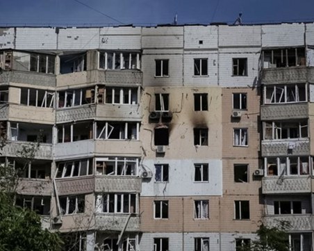 Атака с дрон в Одеса: Ударени са близо 300 апартамента, 2 училища и 3 детски градини