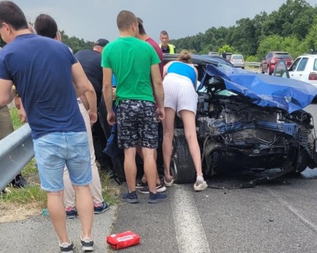 Пловдивски медик е оказал първа помощ при зловещата катастрофа днес на АМ 