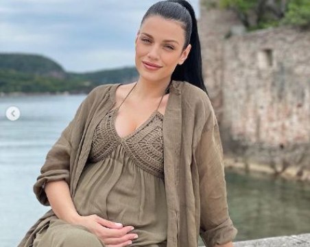 Ралица Паскалева обяви, че е бременна