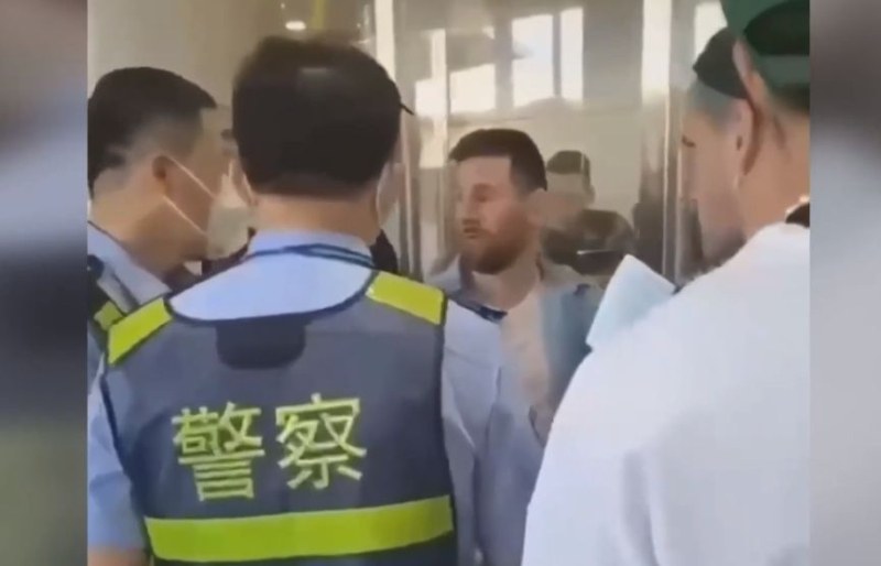 Лео Меси имаше неочаквани проблеми с полицията в Китай. Граждани