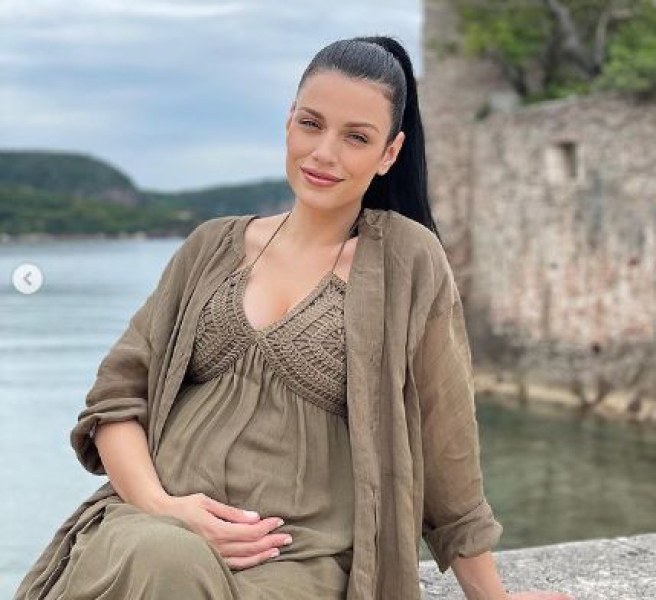 Ралица Паскалева обяви, че е бременна