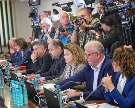 Гешев напусна заседанието на ВСС, замина за Страсбург