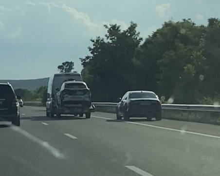 Софийски мерцедес профуча на АМ „Тракия” край Пловдив в аварийната лента