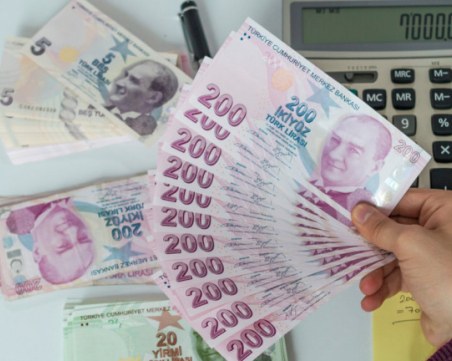 Турската лира продължава да пада