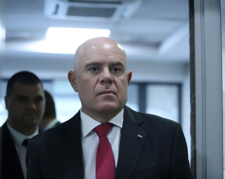 ВСС отстрани главния прокурор Иван Гешев с 16 гласа