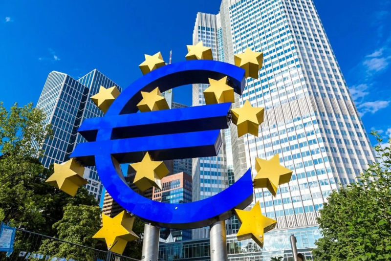 ЕЦБ се готви да повиши лихвите отново, въпреки че Еврозоната влезе в рецесия