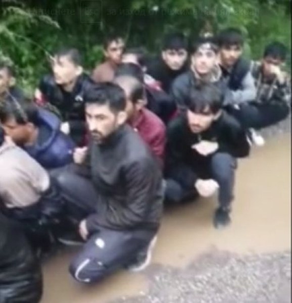 Заловиха 45 бежанци, живеели седмица в гората край Мало Бучино