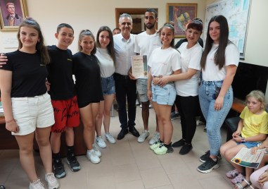 Кметът на Община Марица Димитър Иванов награди с почетни грамоти