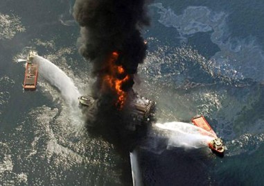 Голяма експлозия на петролна платформа в Русия е избухнала на