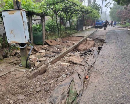 Две детски градини и училище са наводнени в Берковица