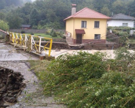 Обявиха бедствено положение в Берковица, военните се включват в разчистването